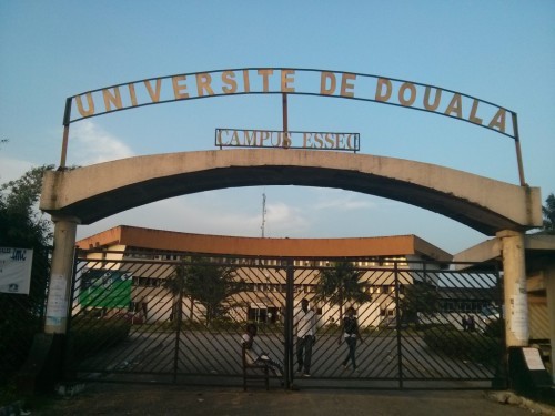 L'entrée principale du Campus 1 de l'Université de Douala - Photo: René Jackson Nkowa